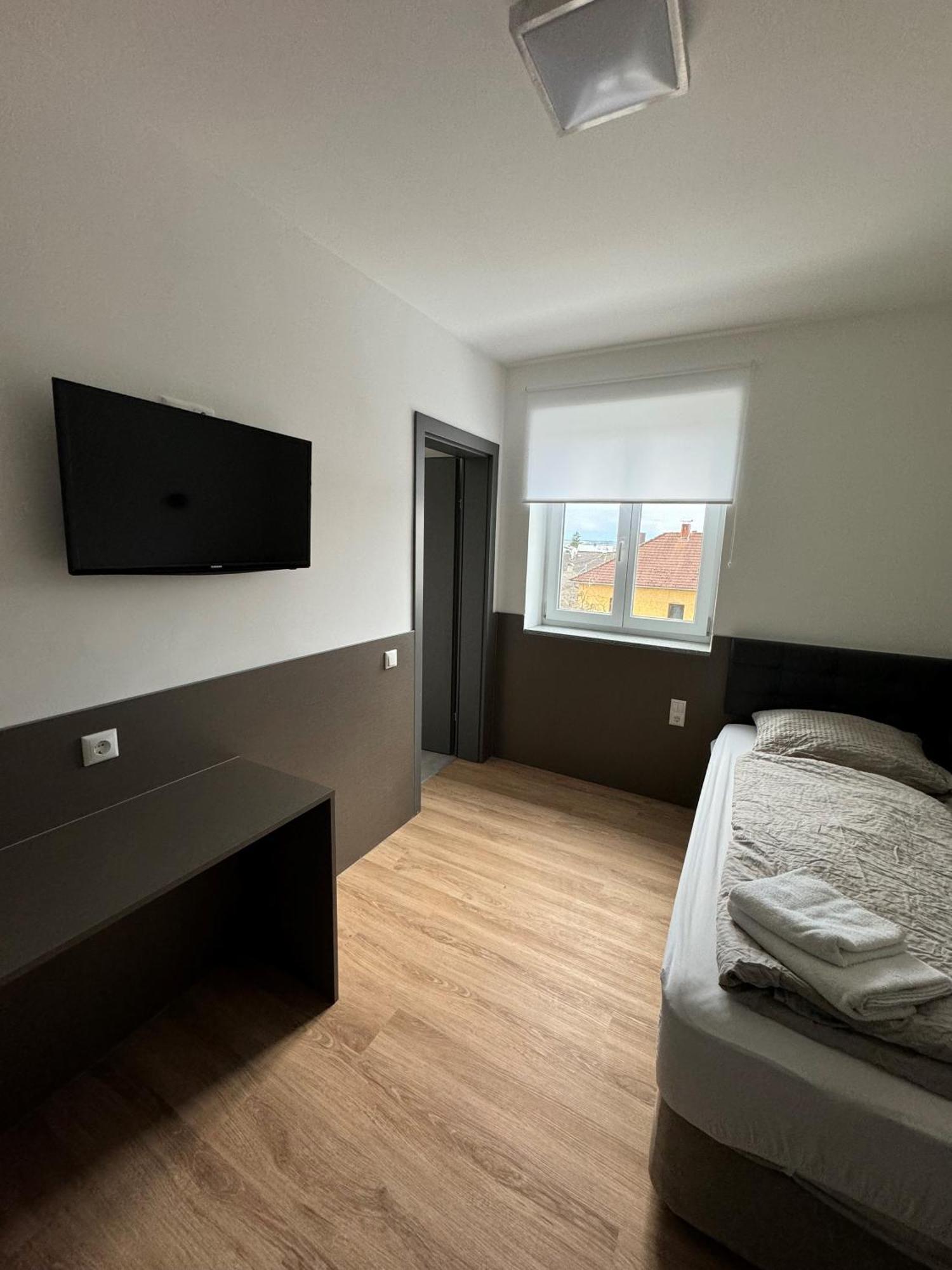 F Hotel 24H Check-In Horsching Luaran gambar
