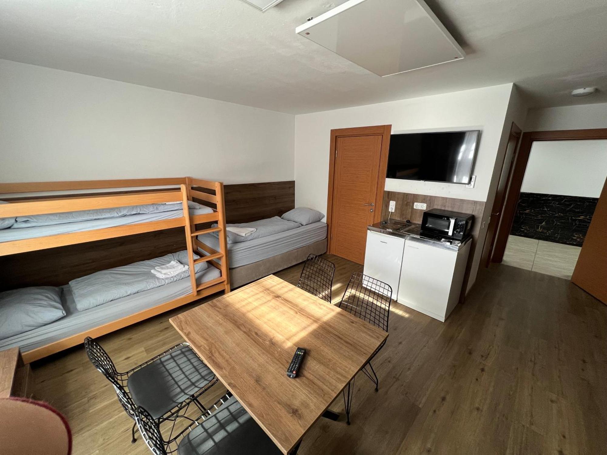 F Hotel 24H Check-In Horsching Luaran gambar